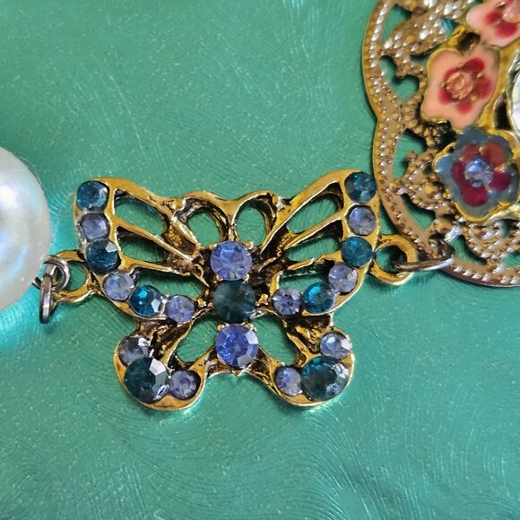 🦋🌺Butterfly Floral Necklace NWOT🪻🐛🌺🦋 - Picture 5 of 11